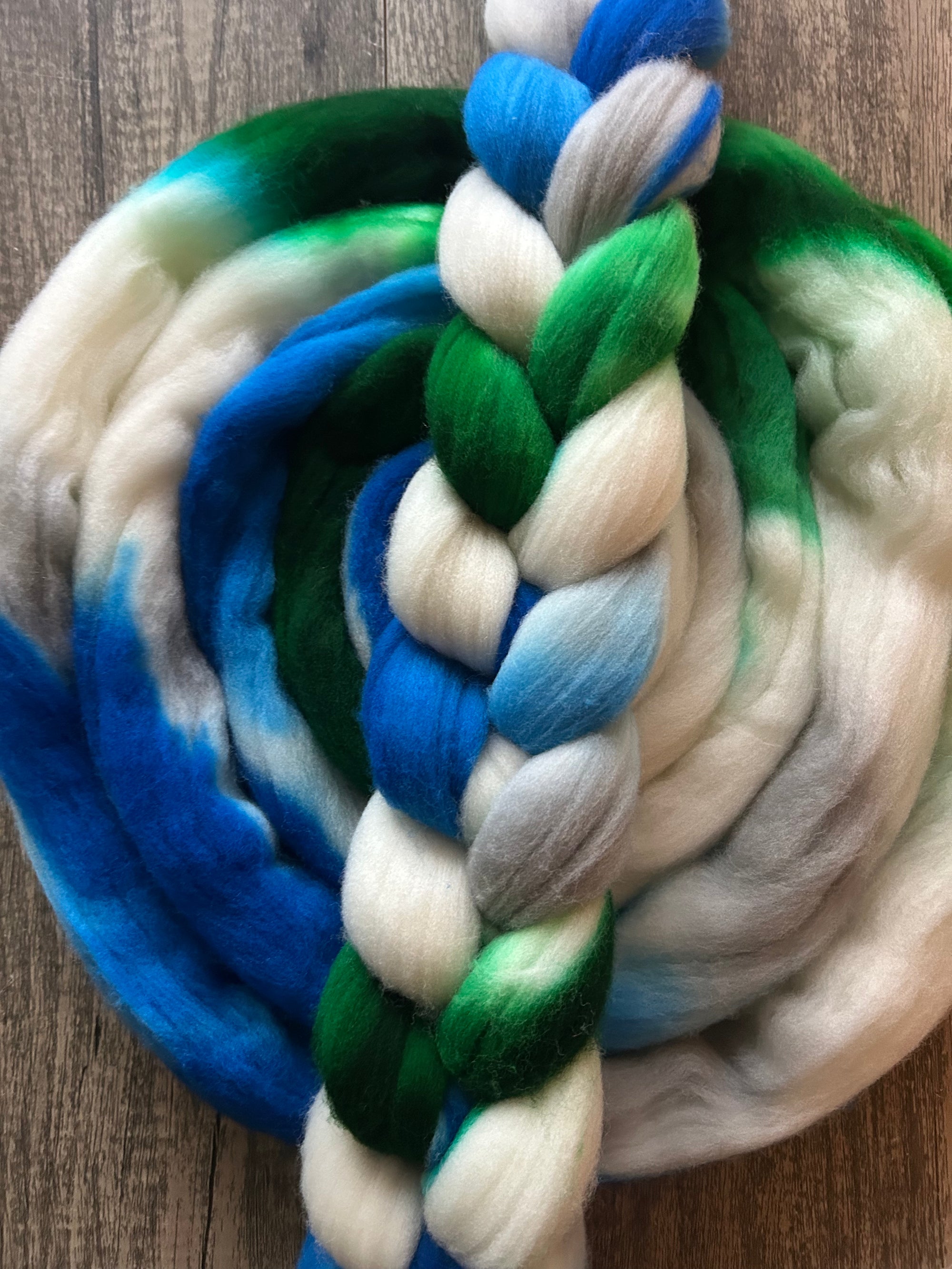 White Naped Jacobin - Targhee Fibre